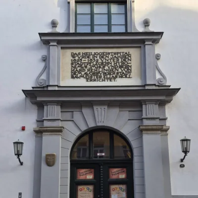 Rotes Tor | Treffpunkt: Augsburger Puppenkiste